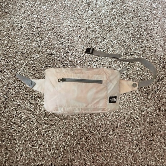 The North Face Fanorak Women's Jacket & Fanny Pack🩷 - Picture 7 of 11